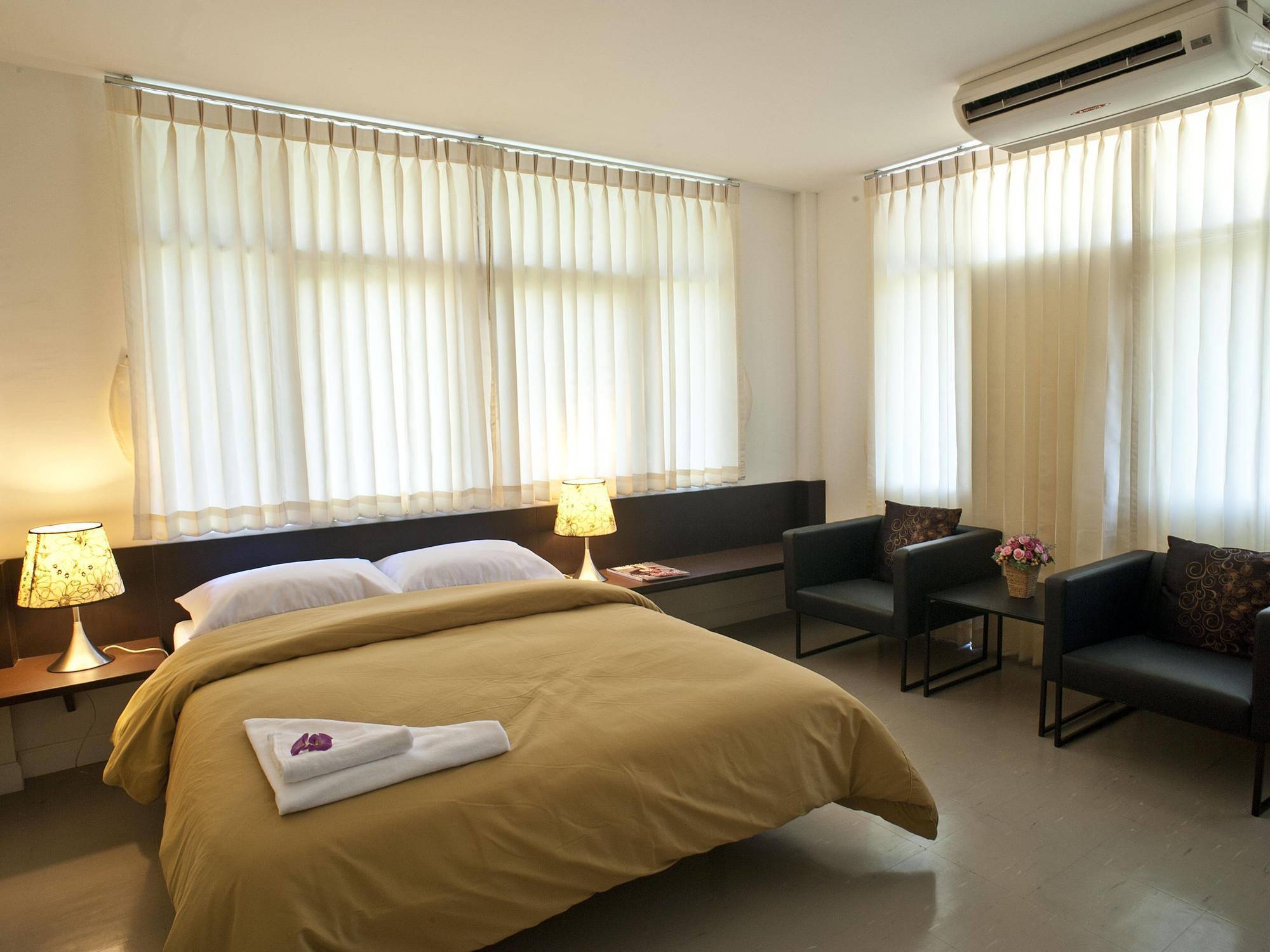 G9Bangkok Hostel Buitenkant foto